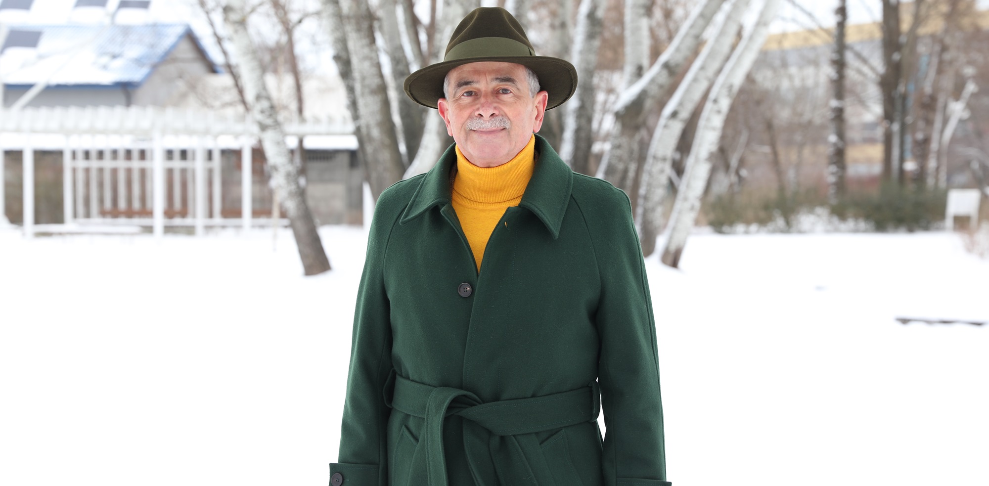Raglan – stylowy płaszcz